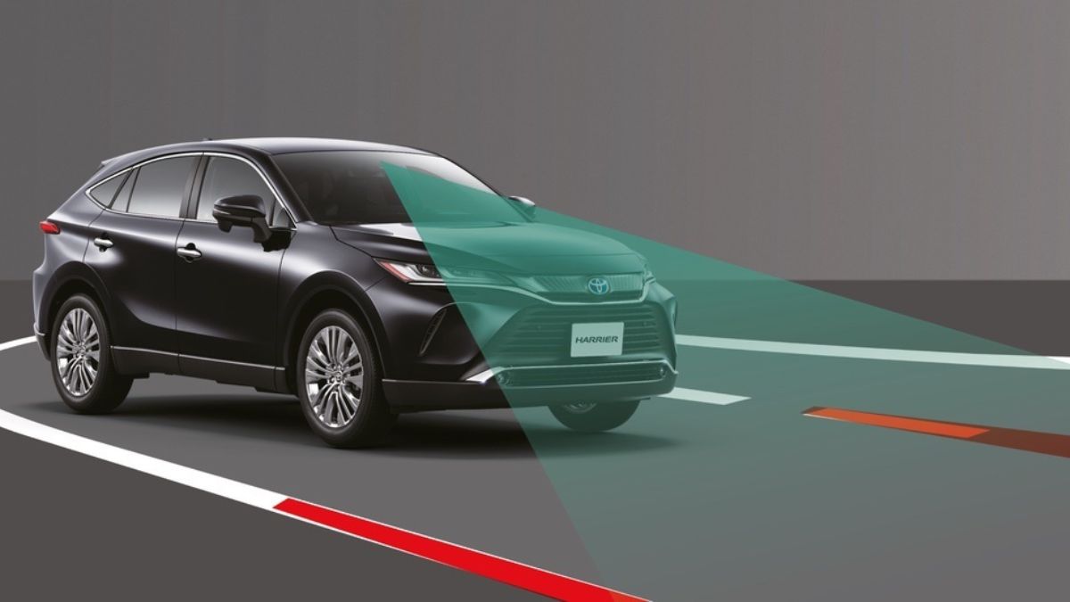 Toyota Safety Sense Lane Departure Alert (LDA) With Steering Assist*